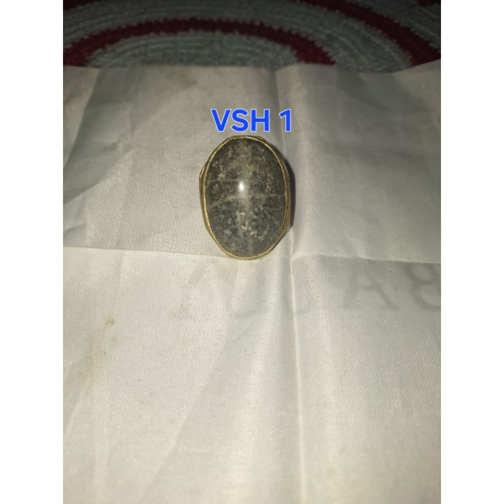 Batu cincin batu akik Teratai kelabang putih 
Limited edition 
Barang terawat 
Pemakaian pribadi