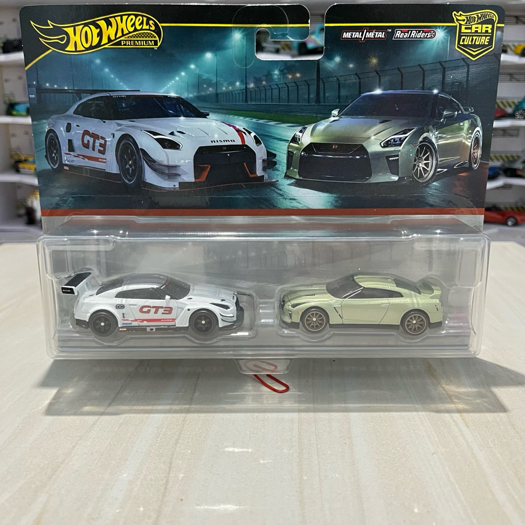 Hotwheels Premium Nissan GTR R35 GT3 and Nissan GTR R35