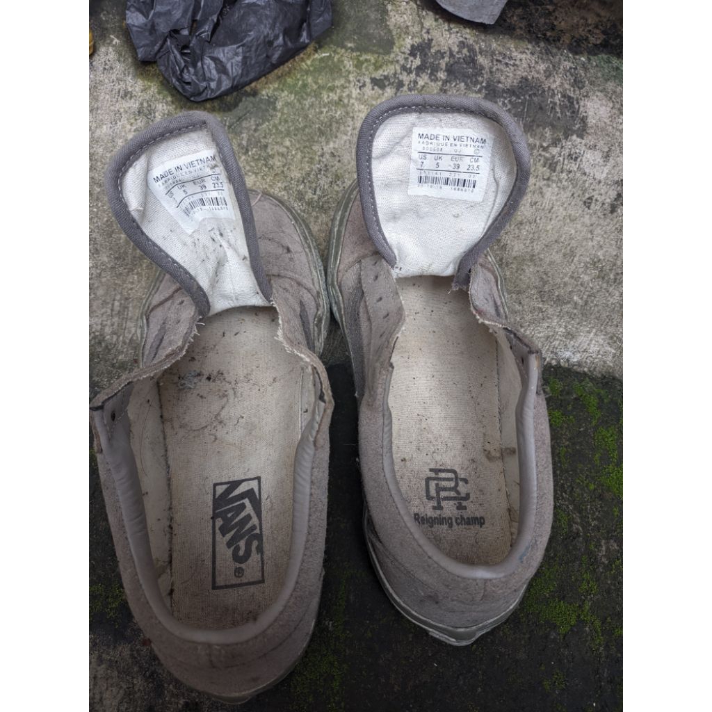 Sepatu Vans kolaborasi Vans x Reigning Champ Slip On Suede Abu Abu Original Second Kondisi Terpakai 