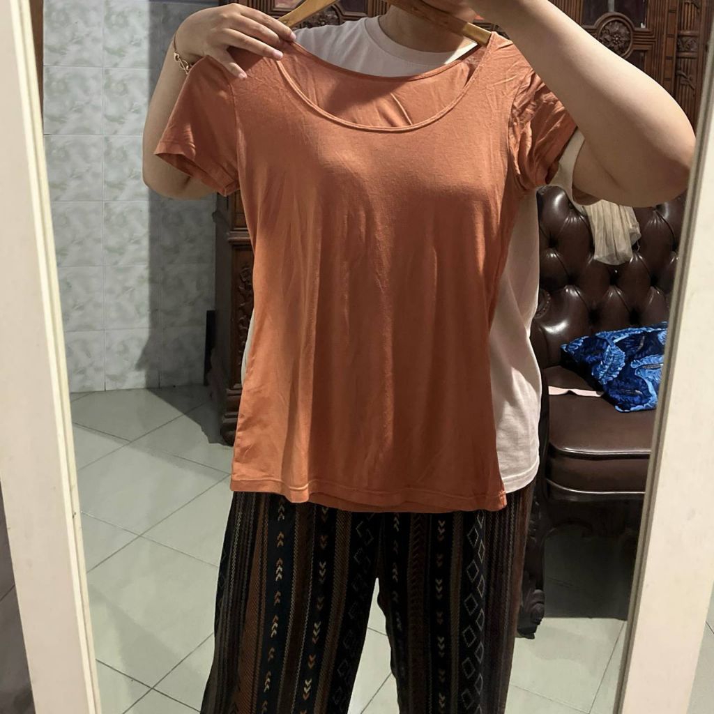 Kaos Uniqlo HEATTECH | Preloved Bekas Pribadi Second