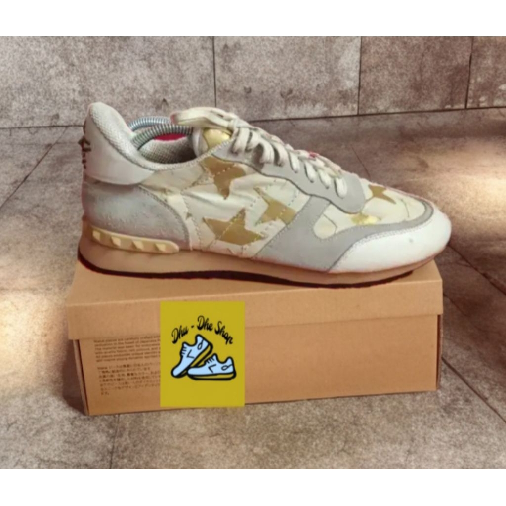 Sepatu Sneaker Valentino Garavani size 42 Original mewah