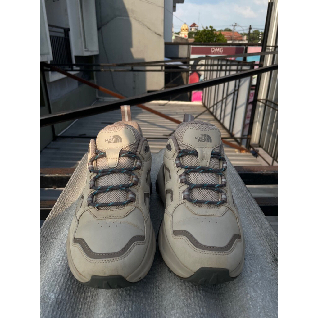 SEPATU SECOND TNF BERKELEY ROAD SIZE 38,5/24,5cm