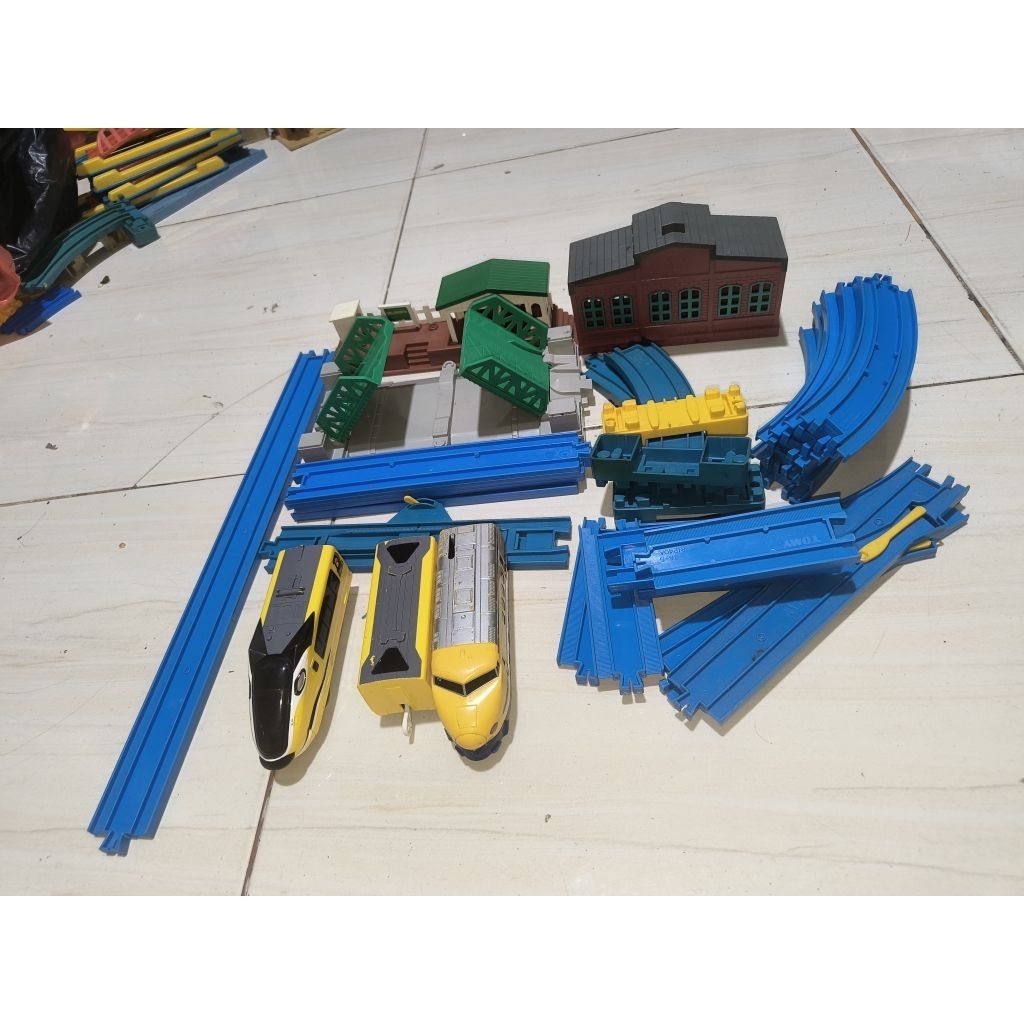 mainan anak kereta Thomas original Tomy