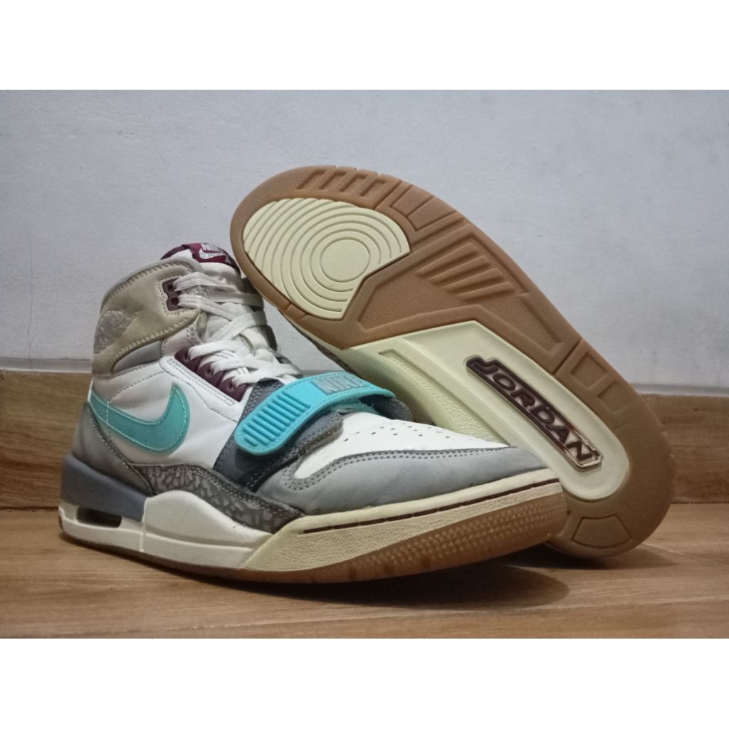 sepatu sneakers Nike Air Jordan Legacy 312