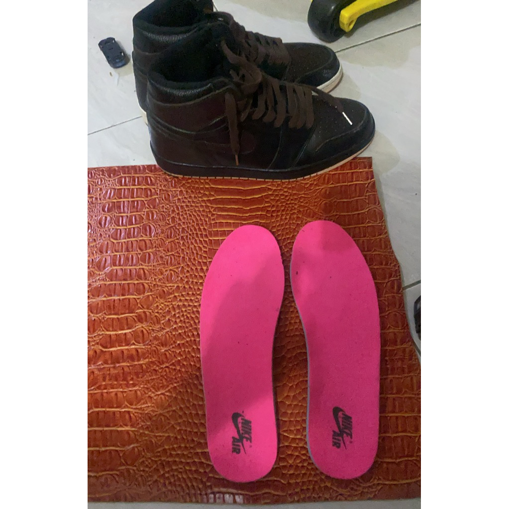 Insol sepatu kulit buaya/ Insol costume, 100% kulit asli