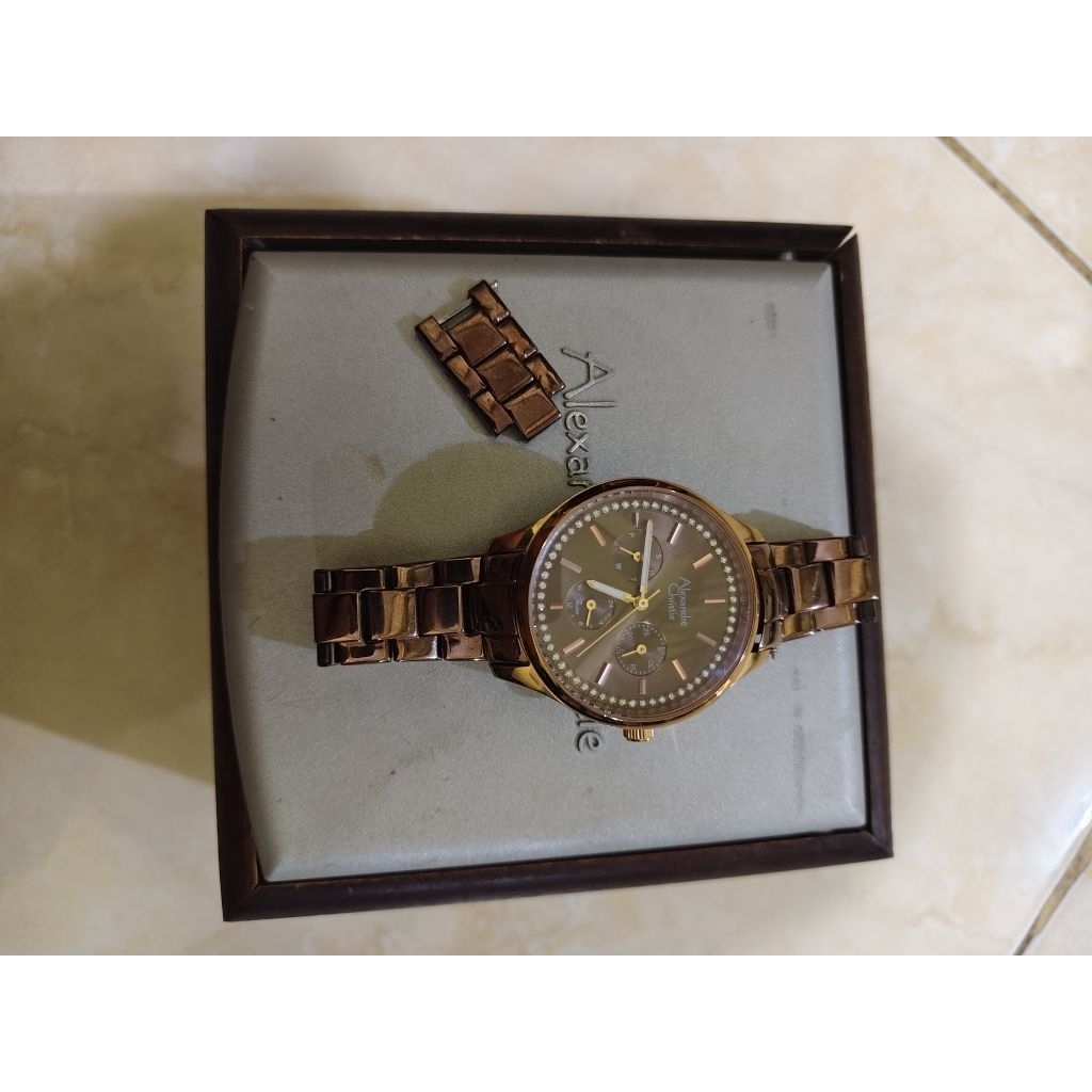 Jam tangan wanita merk Alexander Christie kondisi masih bagus dijual murah krna mau beli model lain