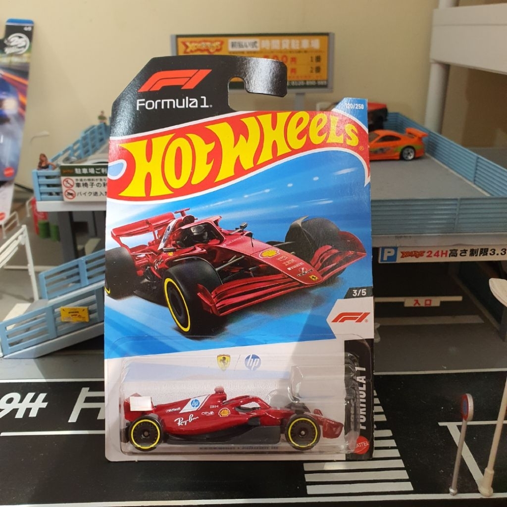 Hot Wheels Formula 1 Scuderia Ferrari HP F1 Mobil Balap Warna Merah