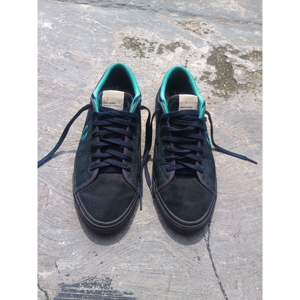 Sepatu Fred Perry