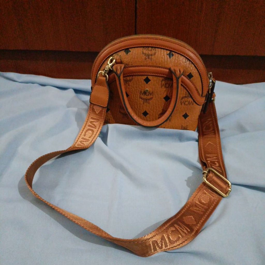 Preloved Tas MCM selempang mini