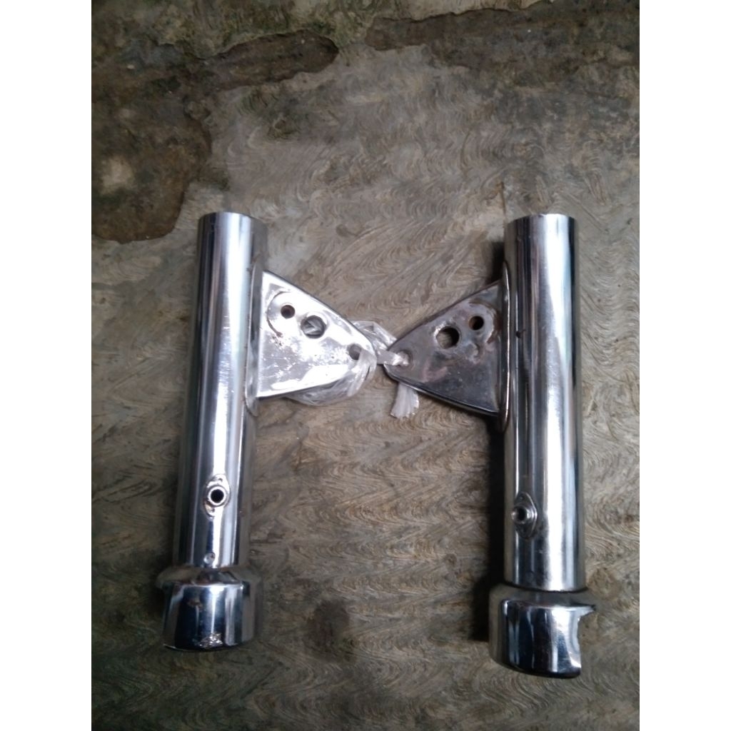 Kupingan lampu depan cb100 K5 ori bekas, kondisi minus mata kucing gak ada