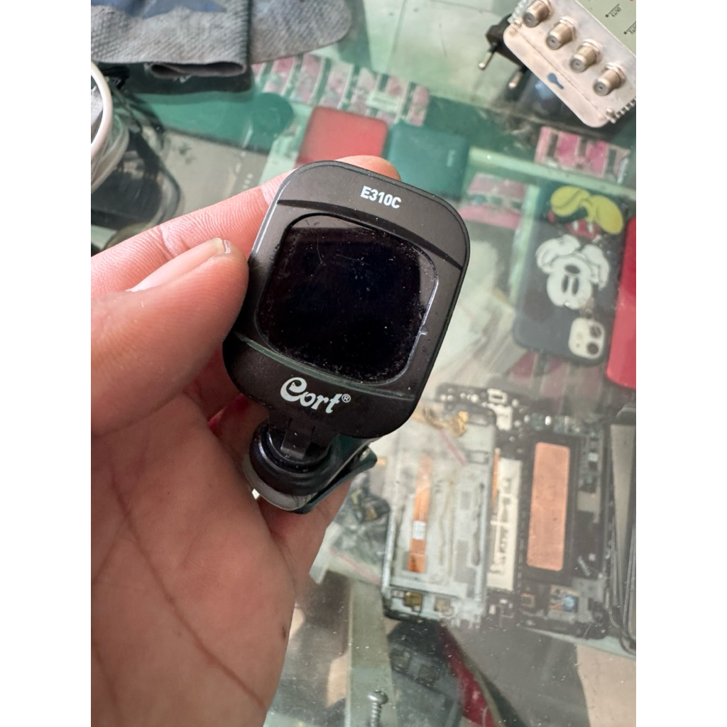 CLIP ON TUNER GITAR CORT E310C