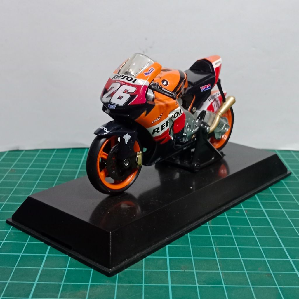Newray 1/18 Diecast MotoGP 2009 Dani Pedrosa 26 Team Honda Repsol Livery Reguler RC212V