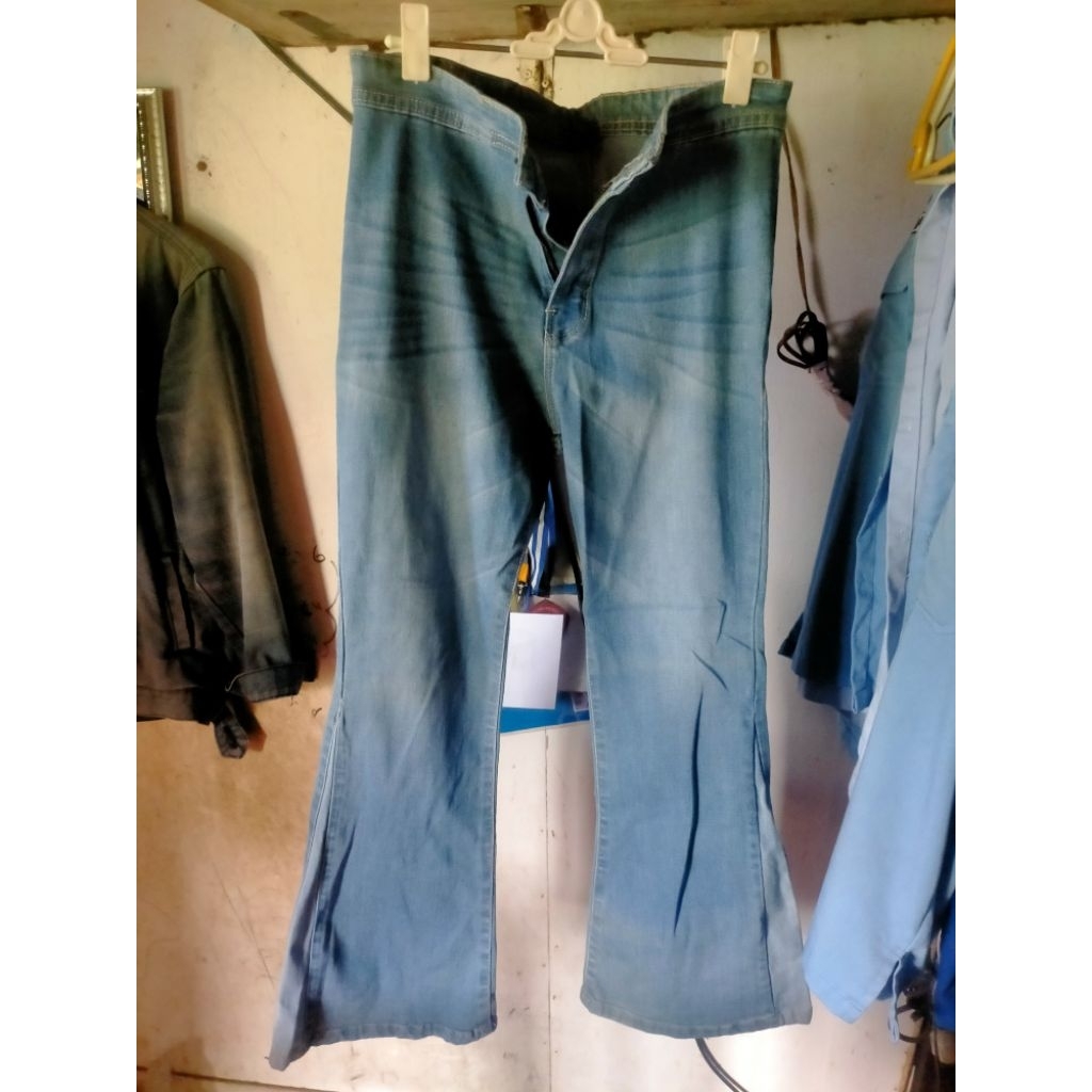 celana levis wanita