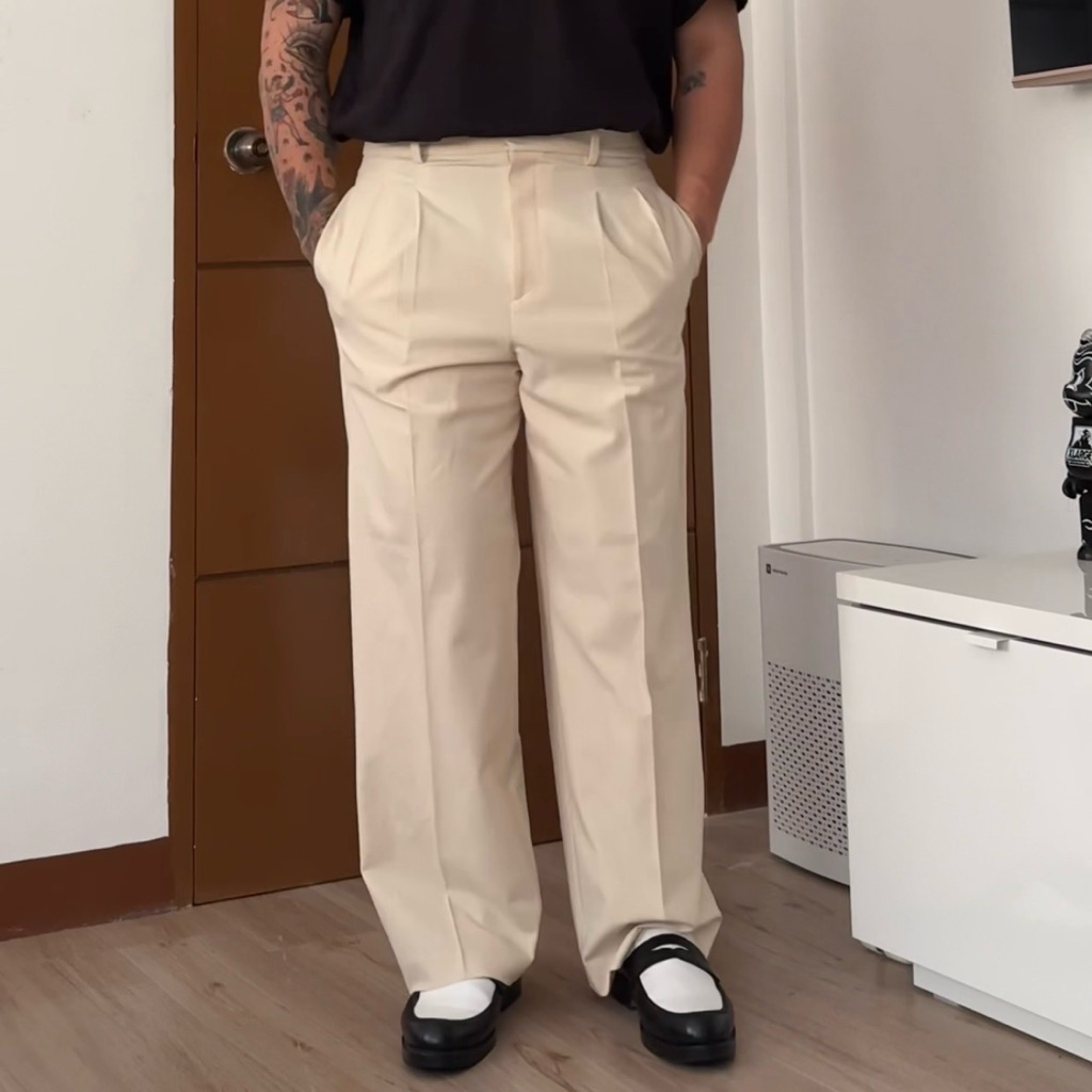 Uniqlo Women’s pleated wide pants (celana lebar lipit) in natural size S