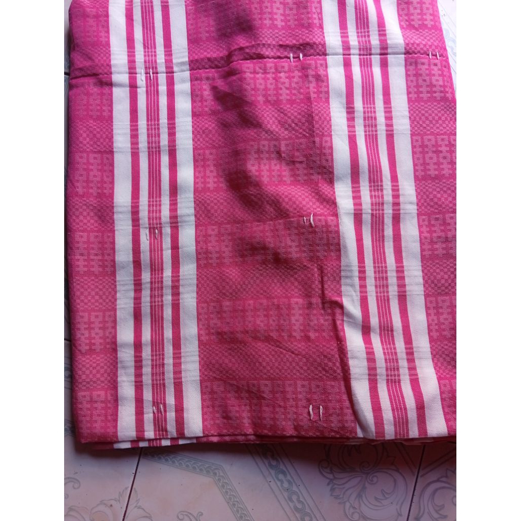 urung/kulit kasur no3 bahan swansi warna merah