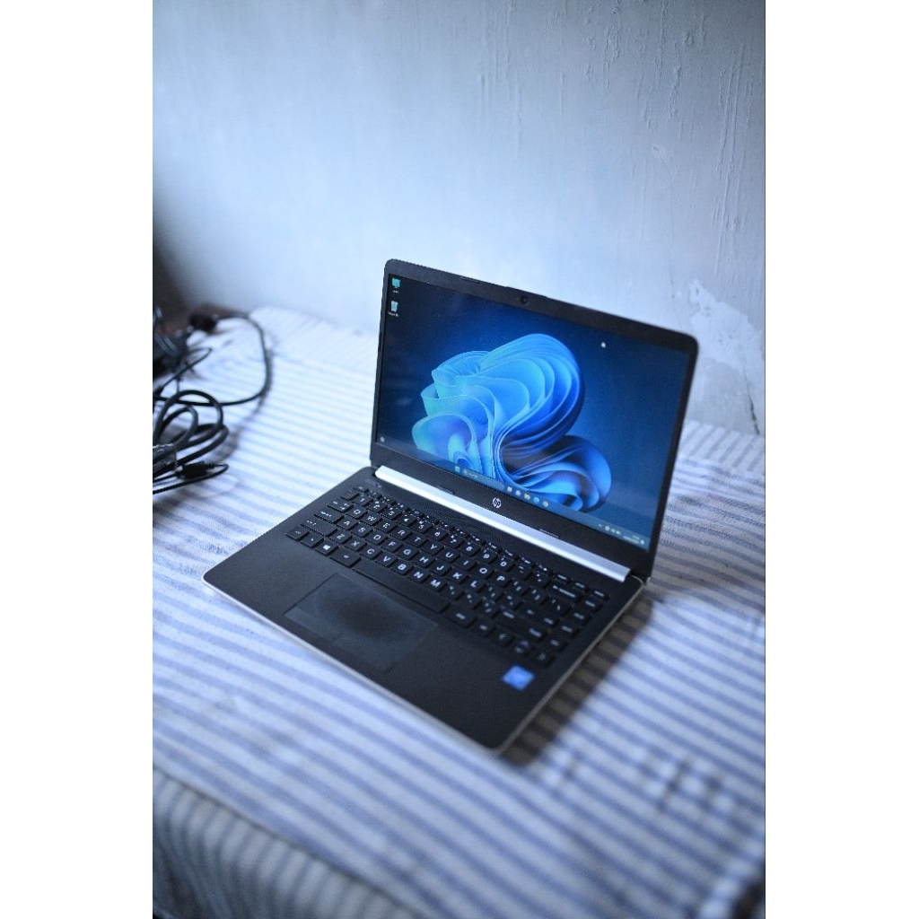 Laptop Hp 14s-cf1047TU second like new laptop untuk kerja / sekolah