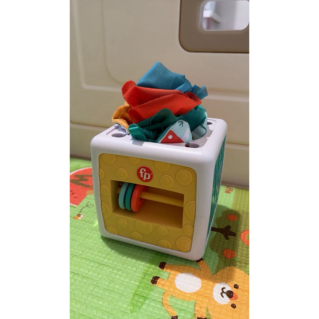 Preloved Fisher Price Tissue busy box / Mainan Bayi 3+ / Busy Box Toddler