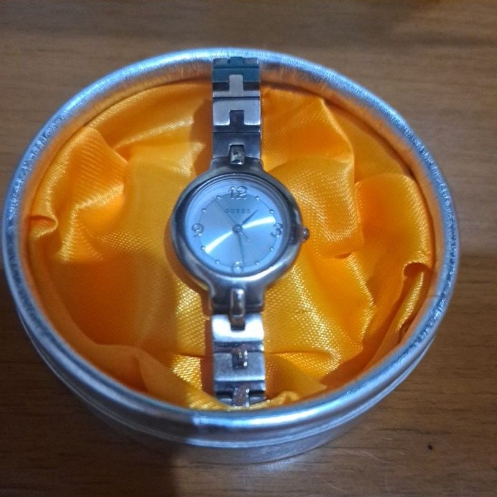 Jam Tangan Wanita Merek Guess