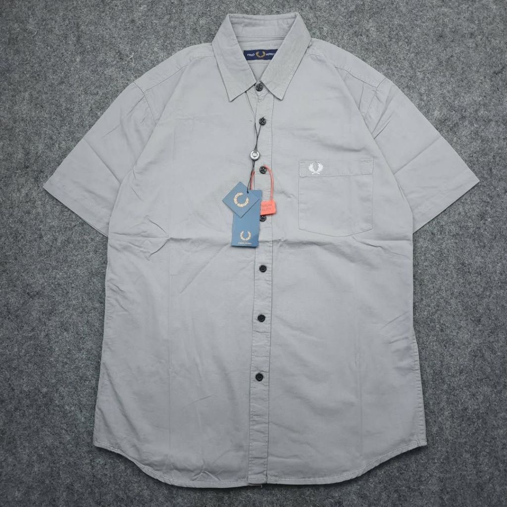 Kemeja Pria Lengan Pendek Motif Polos Fred Perry Silver FPS0009