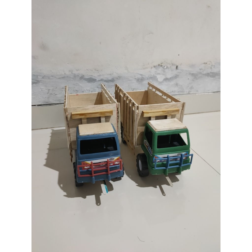 Miniatur truk oleng bak triplek || Mainan truk plastik modifikasi |