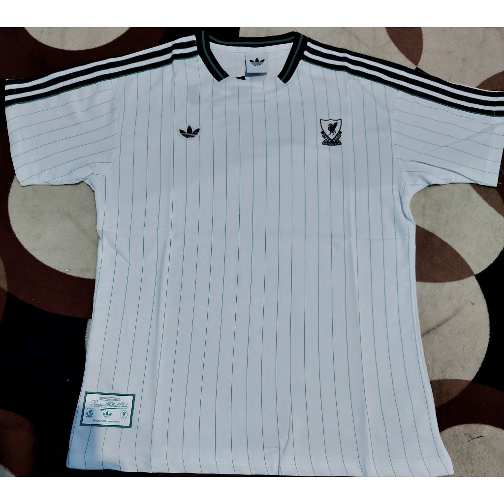 Jersey Sepak Bola Liverpool Terrace Putih 2025/2026