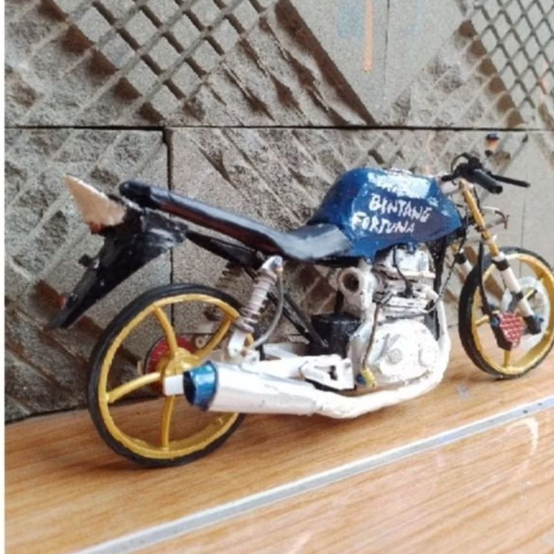 mainan miniatur motor drag Honda Tiger bisa bongkar pasang