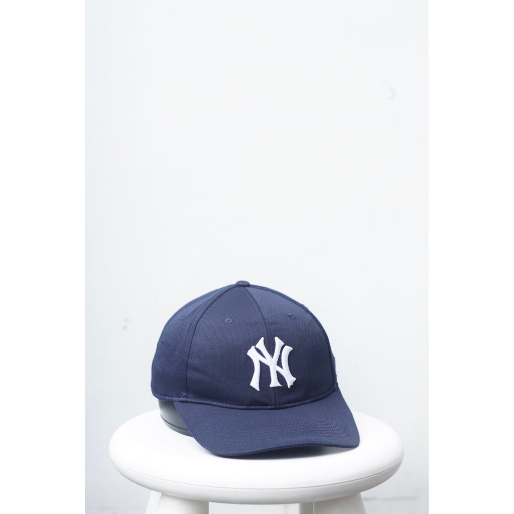 Vintage MLB NY Yankees logo baseball cap