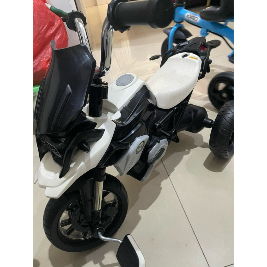 Preloved Sepeda Tricycles BMW Ride on