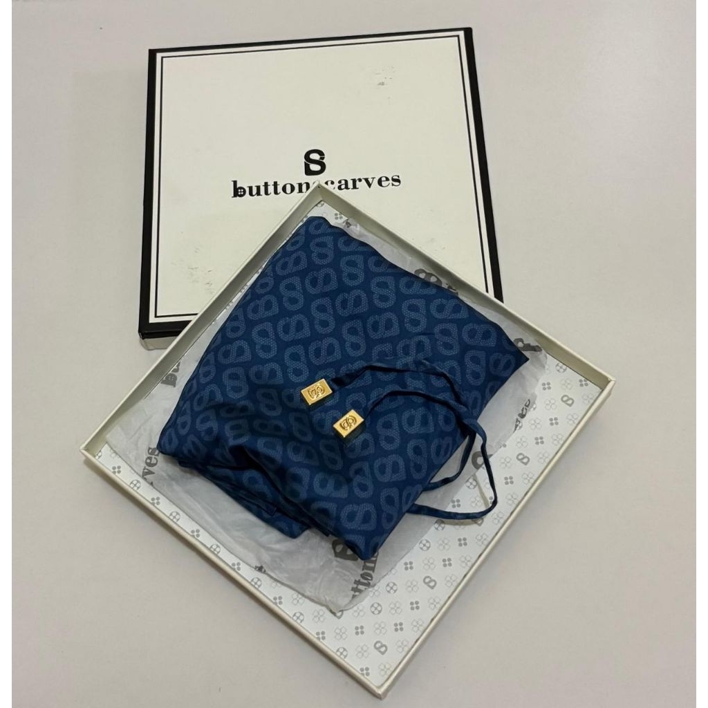 NEW Full Set Buttonscarves The Tapis Slip On - Navy