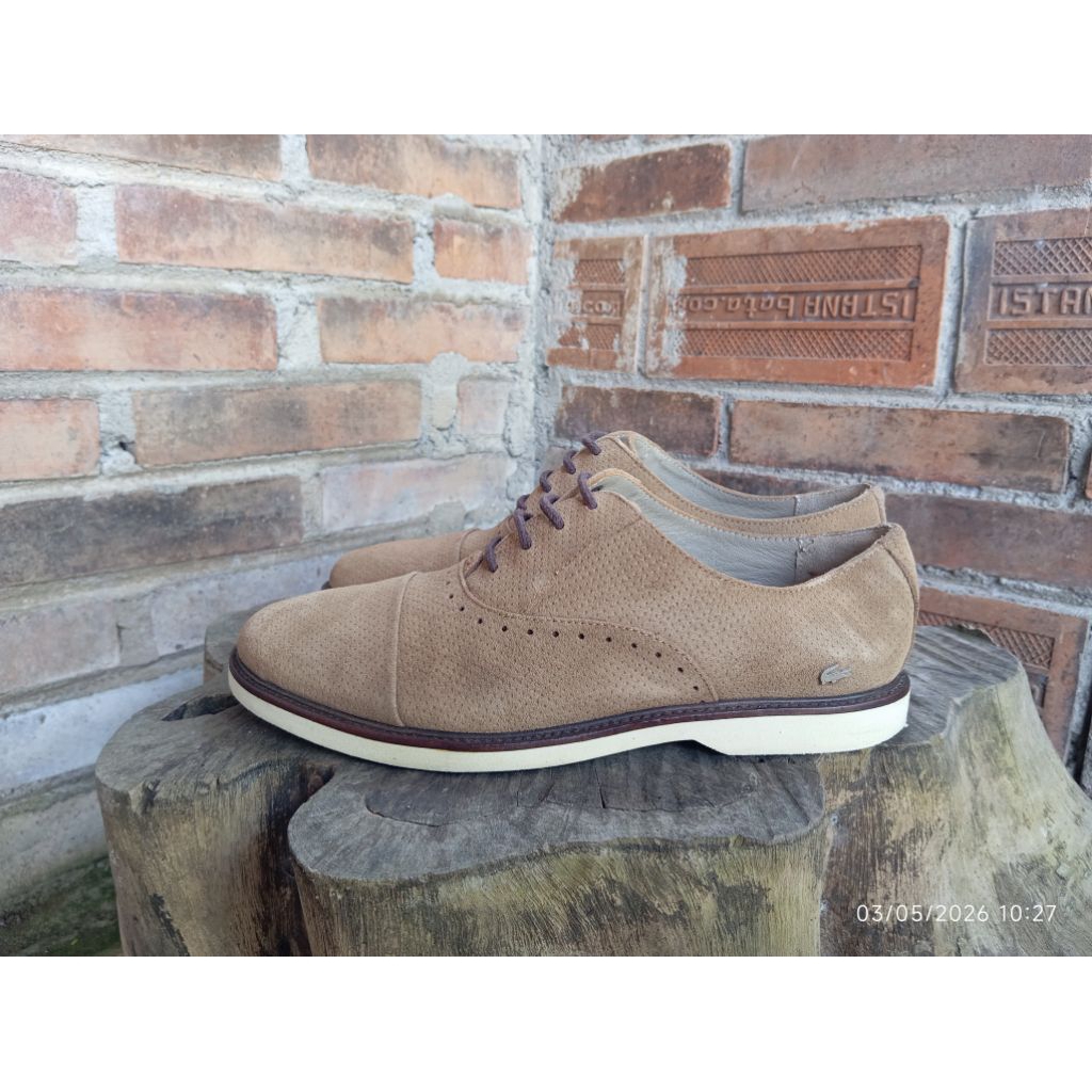 sepatu lacoste
