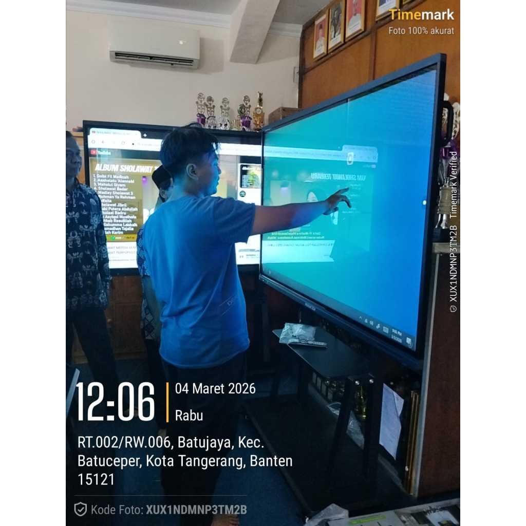 JASA MERUBAH TV LED 75 INCI MENJADI TOUCHSCREEN DI UTAMAKAN TV ANDROID UNTUK MEDIA PEMBELAJARAN INTE