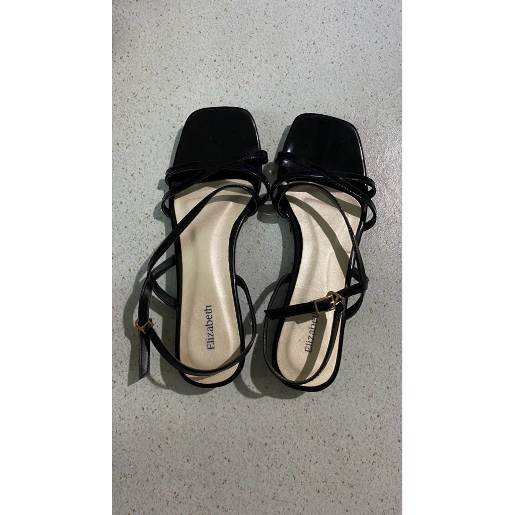 Jual preloved sandal flat heels pendek hitam elizabeth