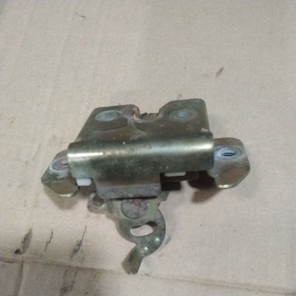 DOOR LOCK BAGASI DAIHATSU ZEBRA-ESPASS COPOTAN ORIGINAL