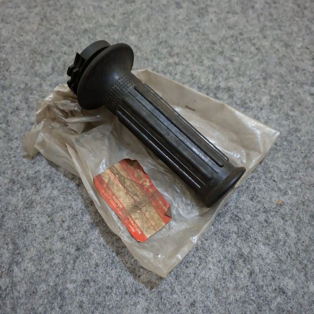 Handgrip Handpat Handfat Kanan TS TS125 Suzuki TS TS125 TS 125 Asli Original