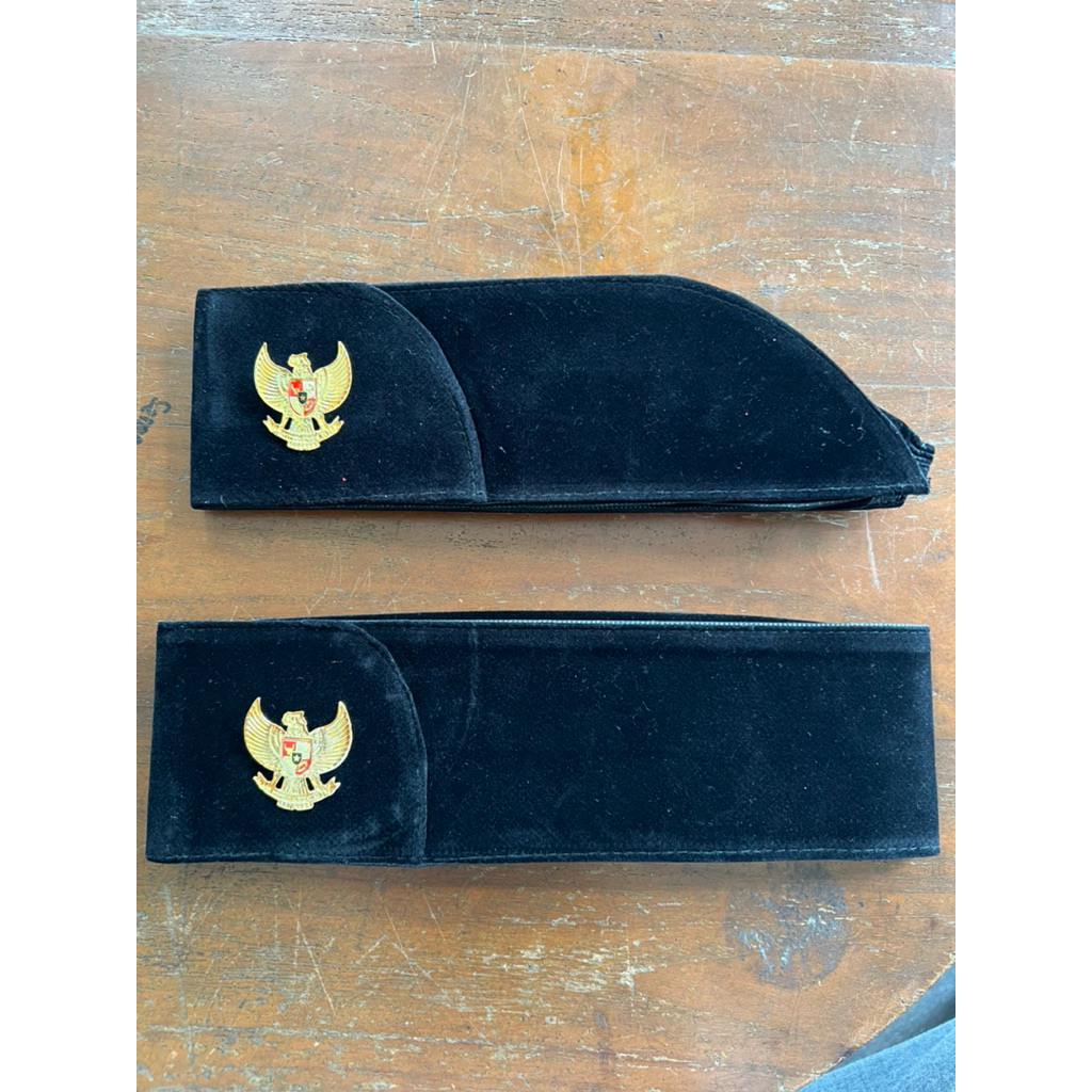 Perlengkapan Paskibra Peci - Pin Garuda - Sarung Tangan - Syal Paskib Merah