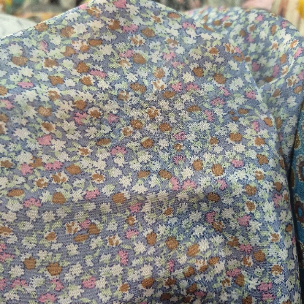 kain sifon silk motif-kain sifon silk motif bunga kecil -kain sifon silk motif bunga premium