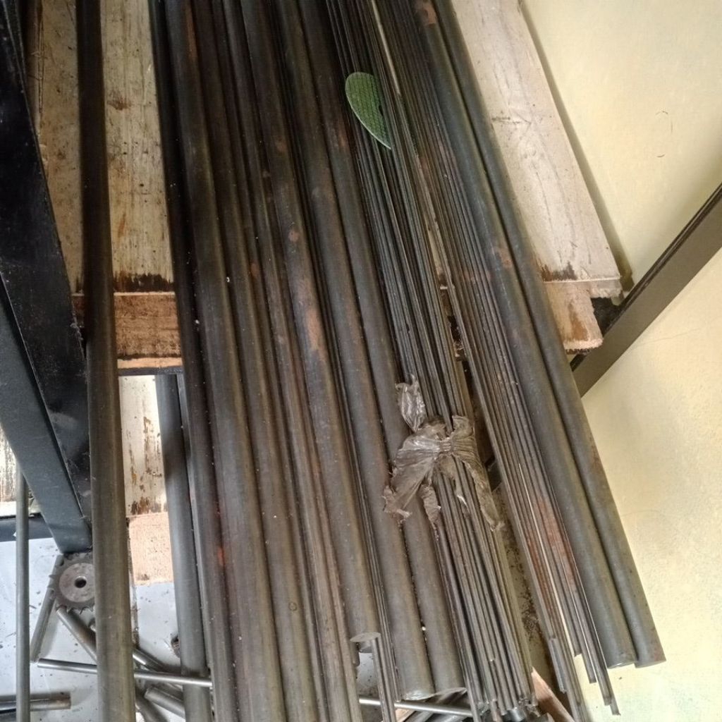 As besi batangan diameter 8mm panjang 150cm as besi diameter 8mm x 150cm.