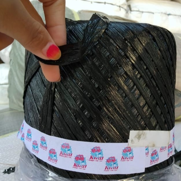 Tali rafia mengkilap cap Kuat, Tali rafia murni 500gram, tali rafia warna merah