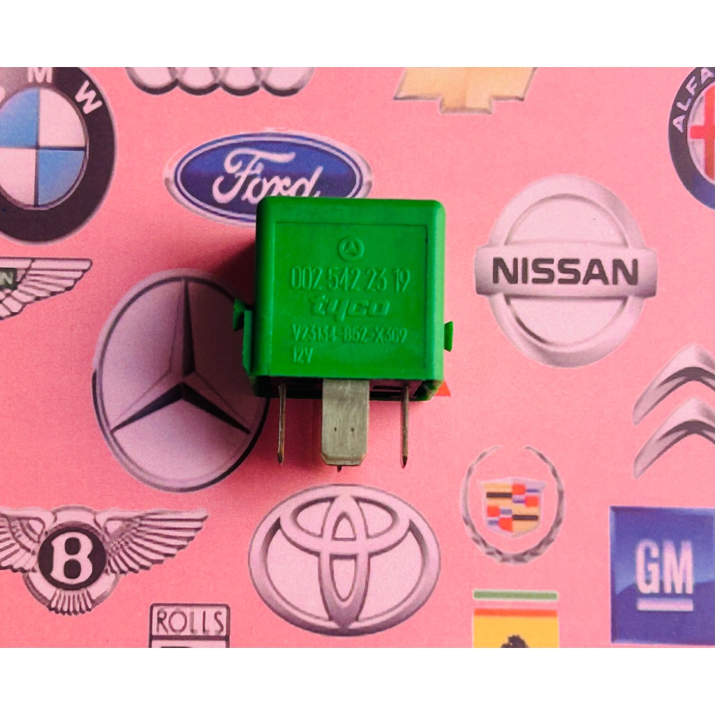 Relay Mobil Warna Hijau  Mercedes Benz Merk Tyco 12V 4 kaki Part No. A0025422619 V23134-B52-X309 ( O