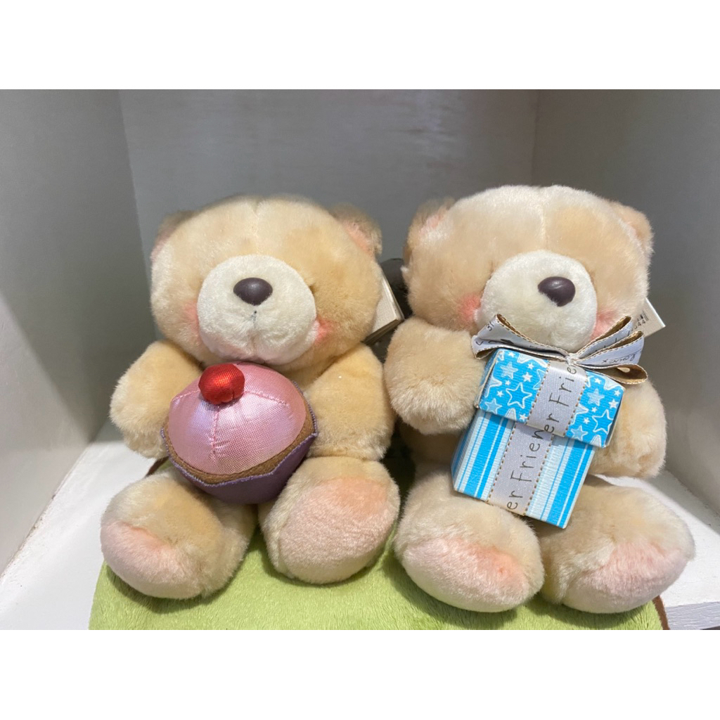 Boneka Teddy Bear Forever Friends Cupcake dan Gift Kado Original Hallmark / Boneka Beruang Bawa Kue 
