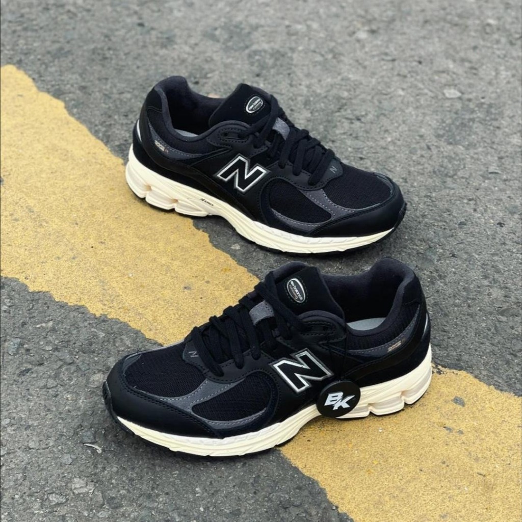 NEW BALANCE 2002R BLACK BEIGE