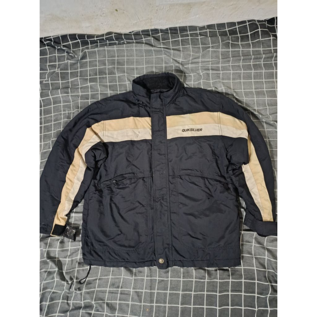 jaket outdoor snowboard tebal keren brand Quiksilver..