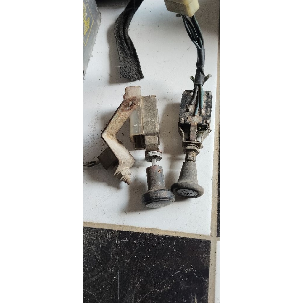 saklar lampu ,wiper dan swit rem fj40 tahun 81