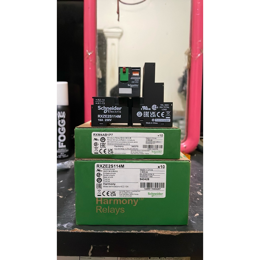Relay Schneider RXM4AB1P7 220VAC dengan Socket RXZE2S114M 14 pin Original