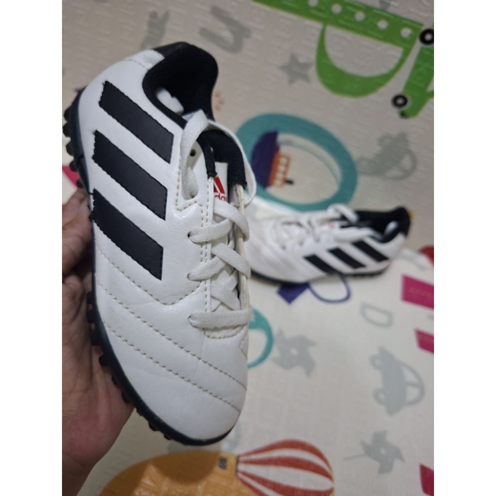 Sepatu Preloved Mini Soccer Adidas Size 28