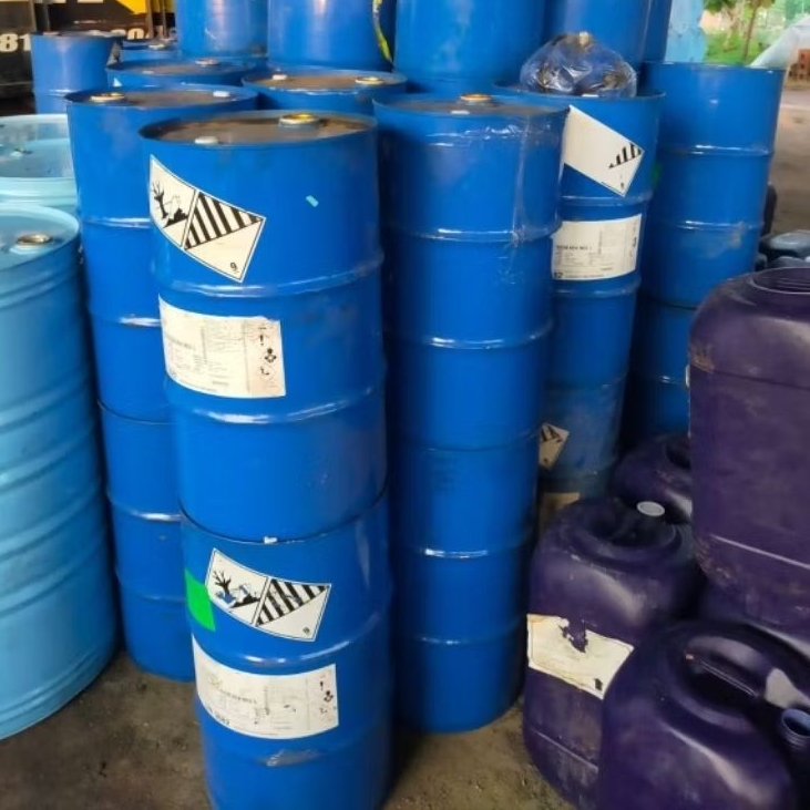 tong besi 60liter bekas parfum..sangat tebal mulus luar dalam siap pakai.untuk kulakan solar.bensin.