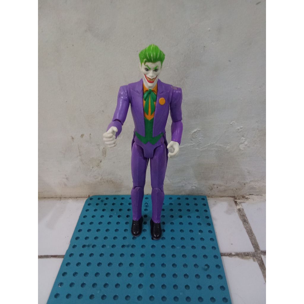 mainan figure Joker DC comics