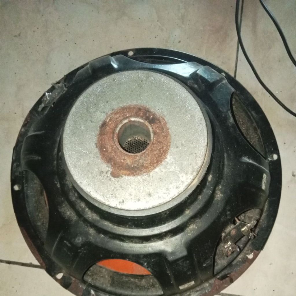 sepeker bekas 12 inch 600 watt