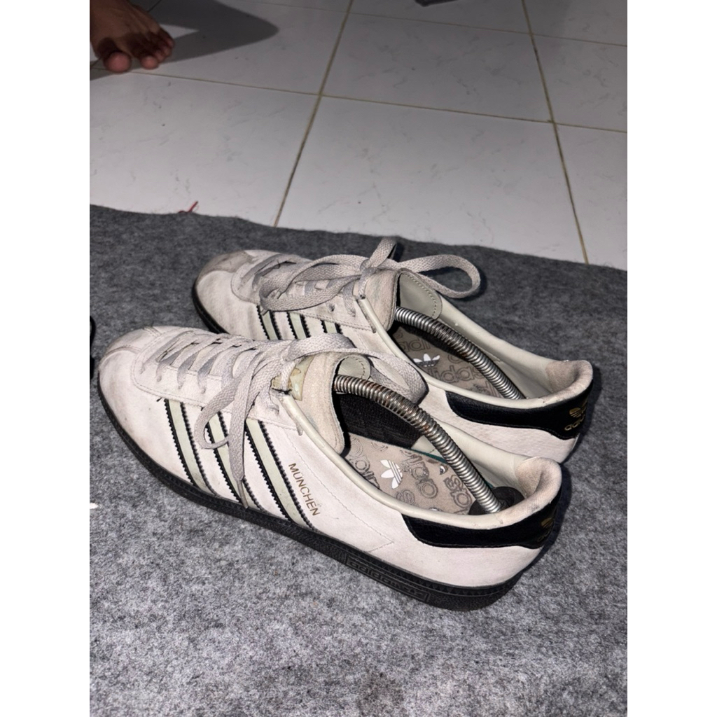 ADIDAS MUNCHEN SZ 44 & ADIDAS SPEZIAL ICE BLUE SZ 42