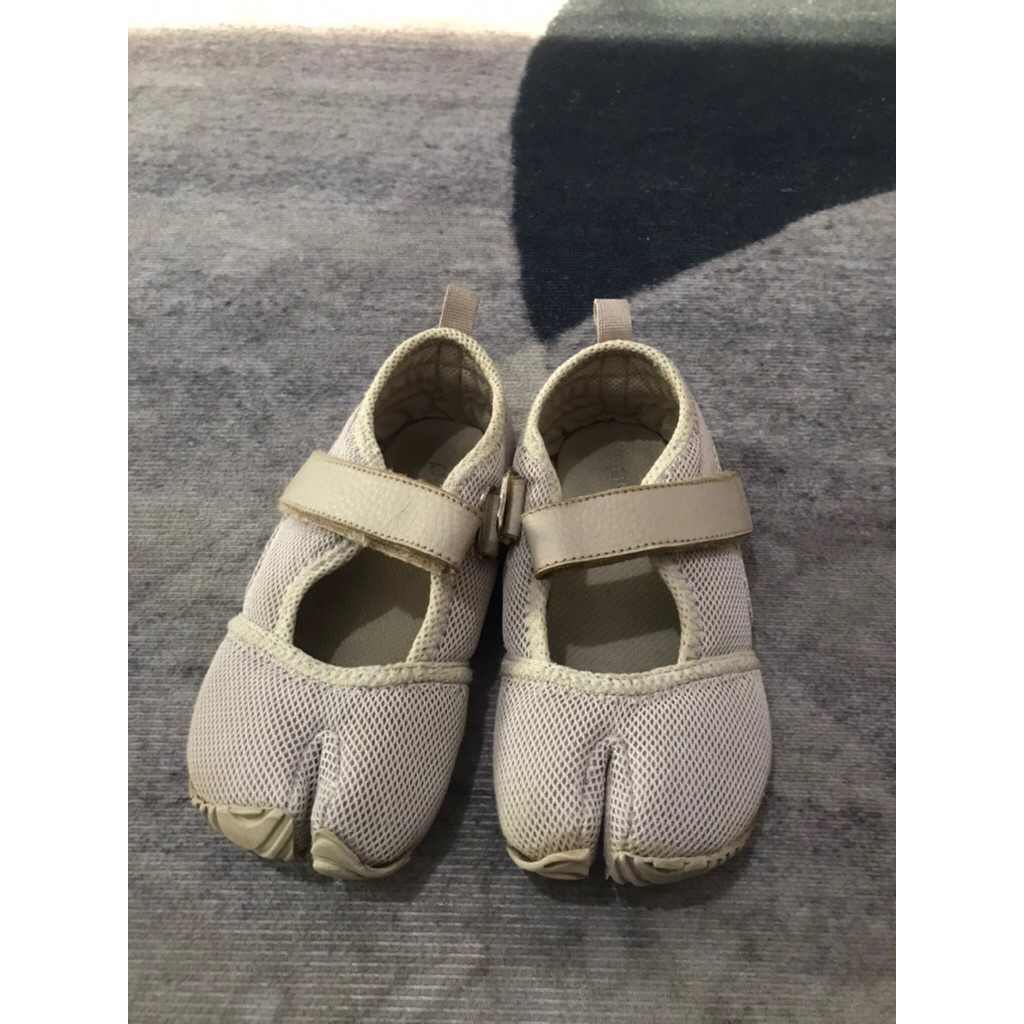 Preloved Sepatu Anak Tabi Pyopp